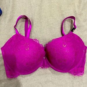 Victoria’s Secret bombshell bra